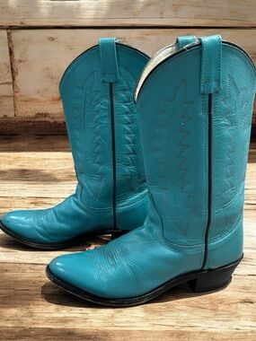Coastal Cowgirl Turquoise Western Boots – Size 9.5, Broken-In Charm